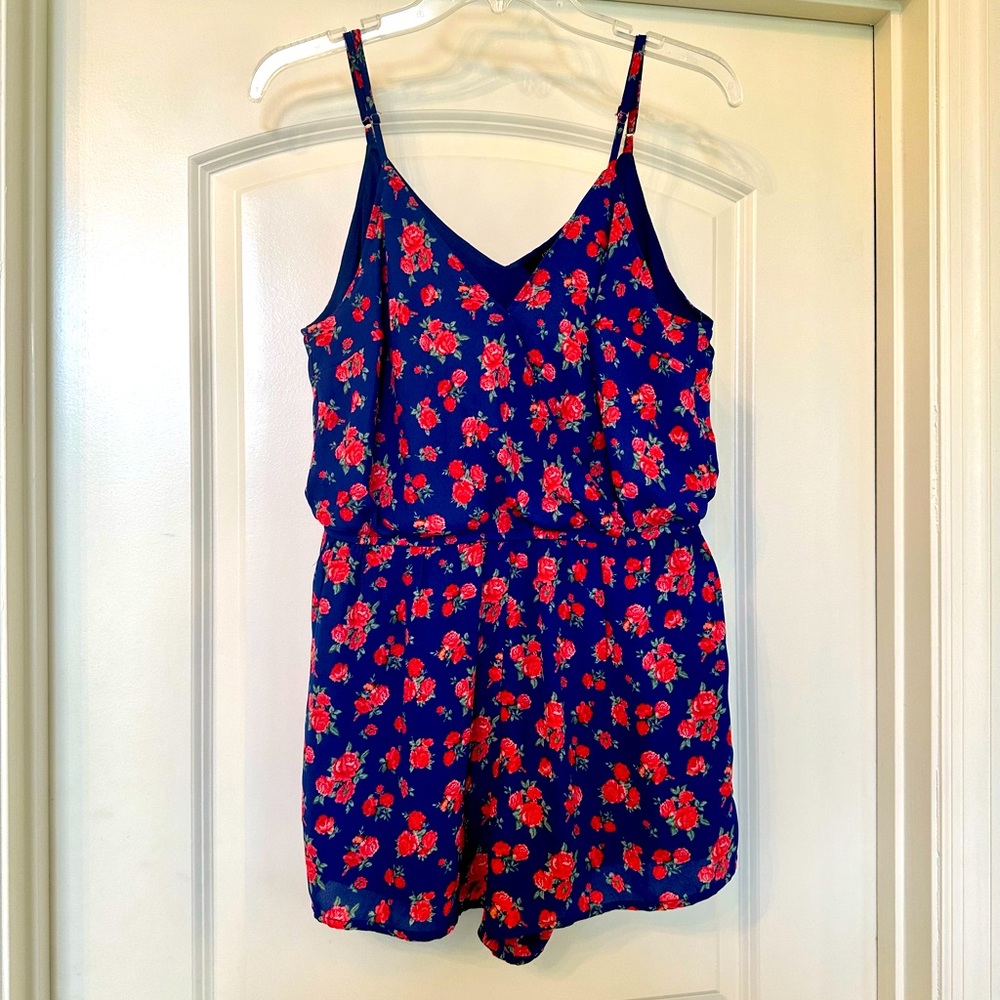 Forever 21 - beautiful blue floral romper! Perfect condition 💙💕